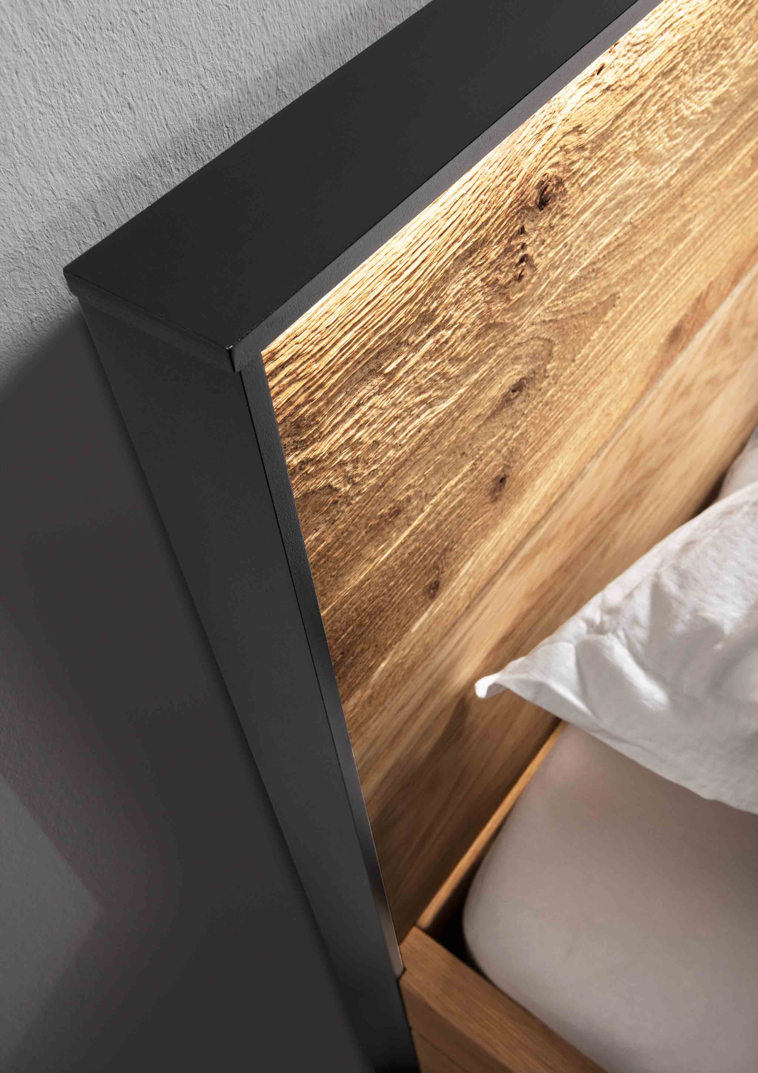 Forestales Boston Bett: Detail des massiven Kopfteils